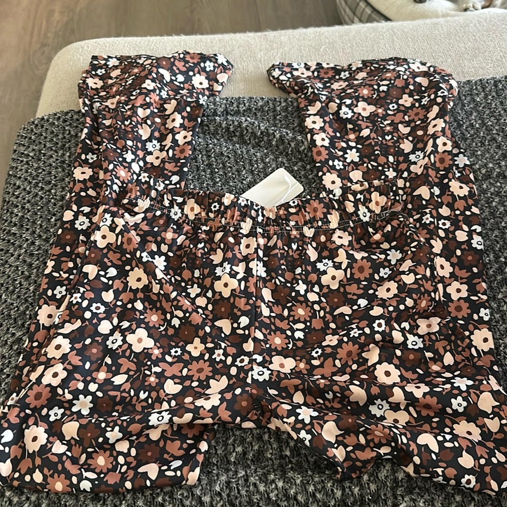 Flare flower pants with tag